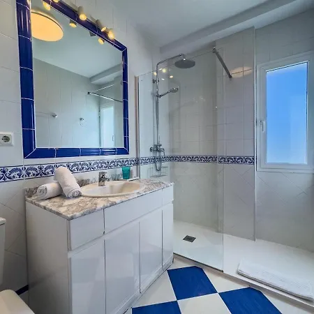 Palm 2f A Stylish Seaside With Parking Apartman Marbella