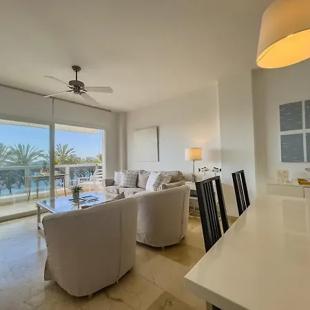 Palm 2f A Stylish Seaside With Parking 公寓