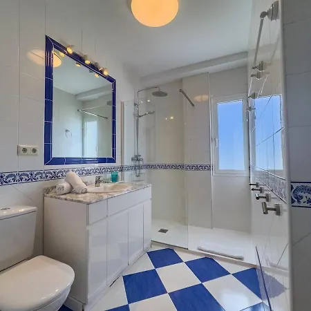 Palm 2f A Stylish Seaside With Parking