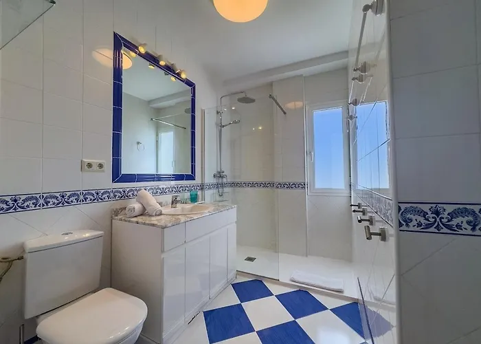 Palm 2f A Stylish Seaside With Parking