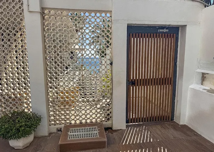 Palm 2f A Stylish Seaside With Parking Апартаменты *