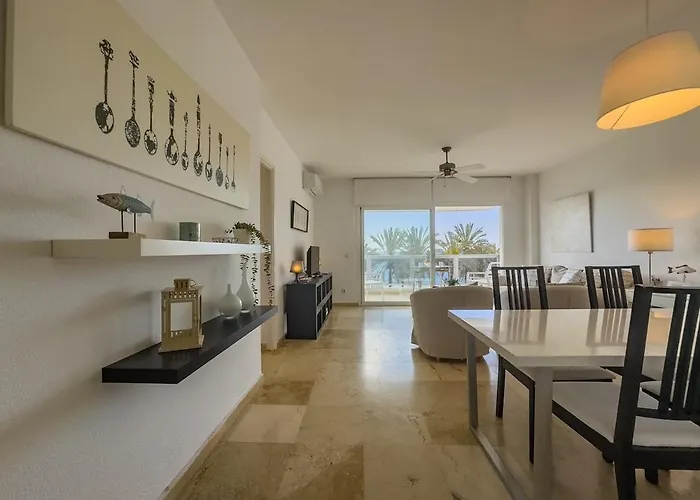 Palm 2f A Stylish Seaside With Parking Апартаменты *