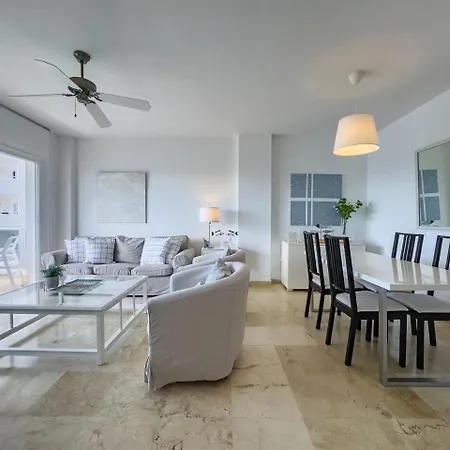 Palm 2f A Stylish Seaside With Parking Апартаменти *