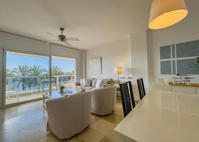 Διαμέρισμα Palm 2f A Stylish Seaside With Parking Μαρμπέλλα