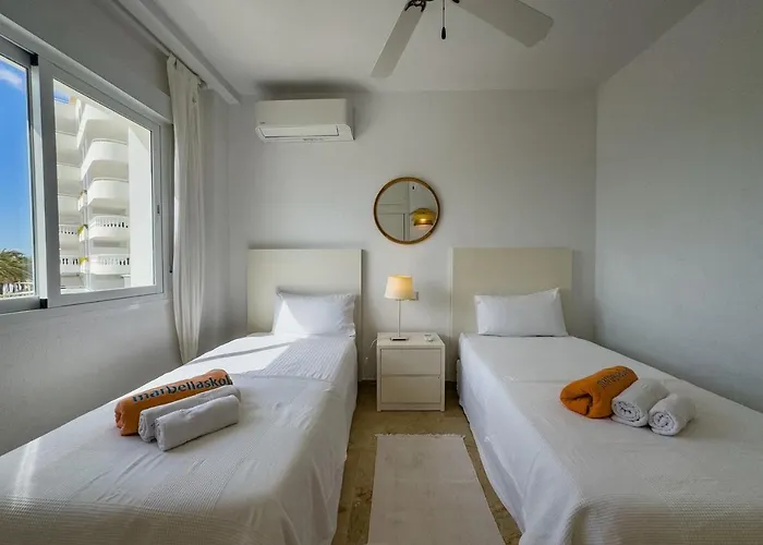 Palm 2f A Stylish Seaside With Parking Μαρμπέλλα