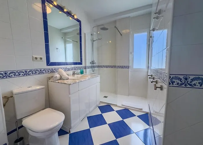 Palm 2f A Stylish Seaside With Parking * Μαρμπέλλα