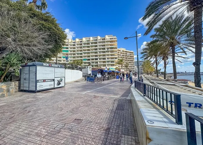 Palm 2f A Stylish Seaside With Parking Μαρμπέλλα