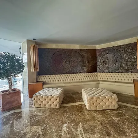 Palm 2f A Stylish Seaside With Parking ماربيا